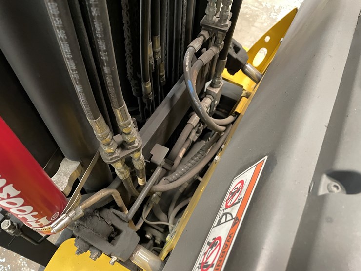 #5559-•-2017-yale-glc070-lp-forklift-image-16