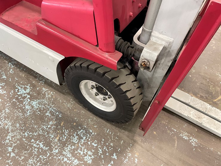 #5568-•-toyota-7-runner-1,500-lbs.-electric-forklift-image-29