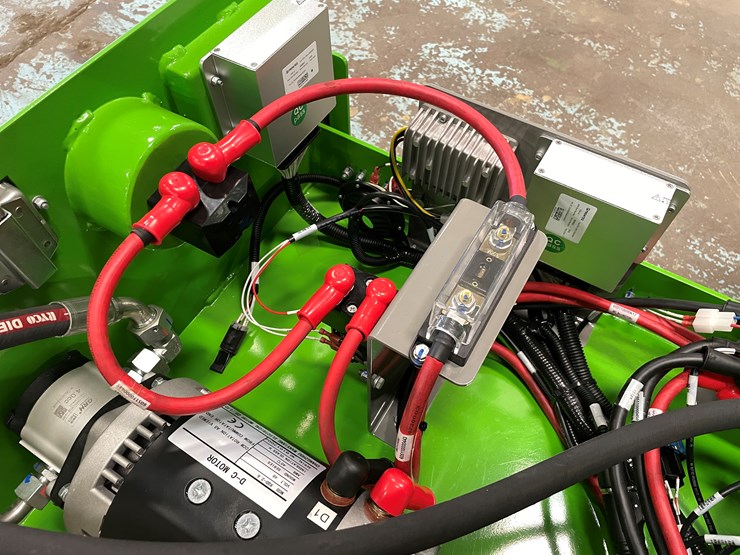 #5551-•-fronteq-fs6332tl-track-drive-scissor-lift-with-outriggers-image-17