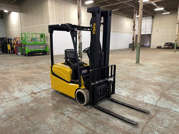 #5565-•-2020-yale-erp040-electric-forklift-image-3