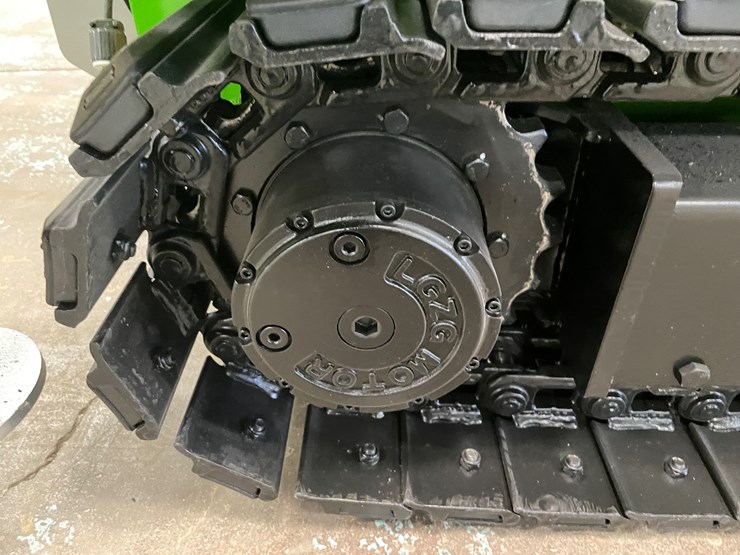 #5551-•-fronteq-fs6332tl-track-drive-scissor-lift-with-outriggers-image-44