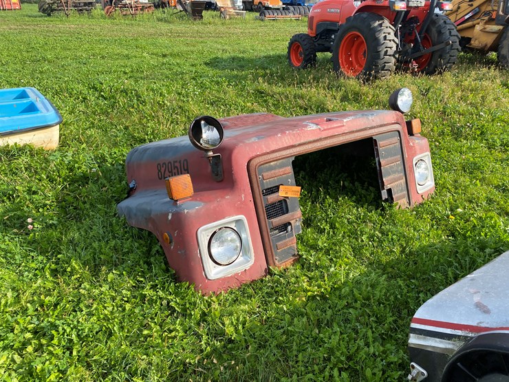 #1651-•-international-truck-hood-image-3