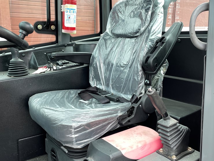 #5502-•-2024-magnum-4400l-wheel-loader-image-55