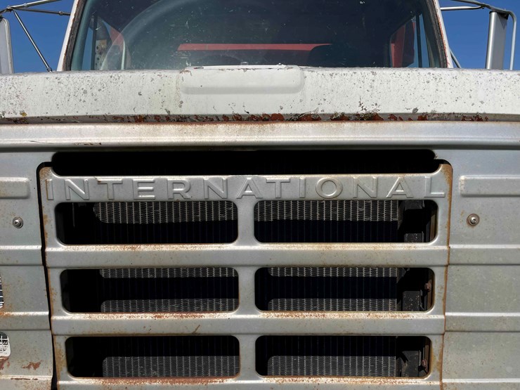 1982-international-dt466-image-79
