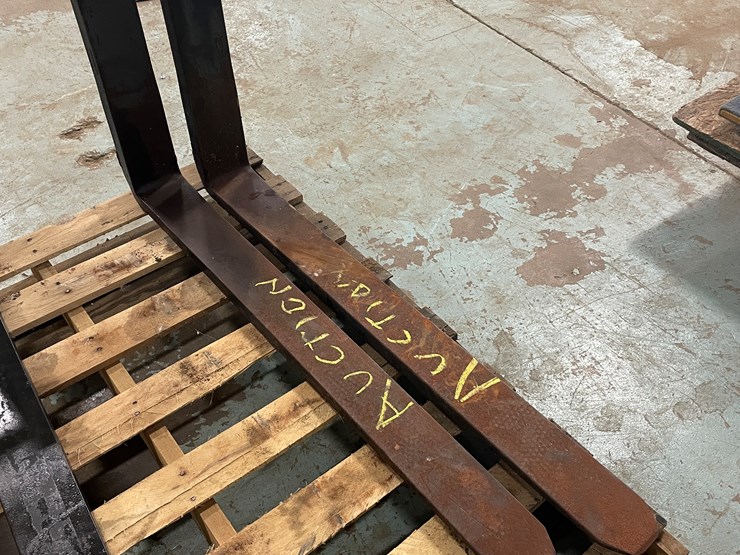 #7215-•-42"-x-4"-forklift-pallet-forks-image-2