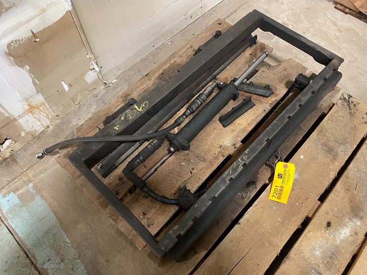 #7201-•-forklift-side-shift-plate-image-3