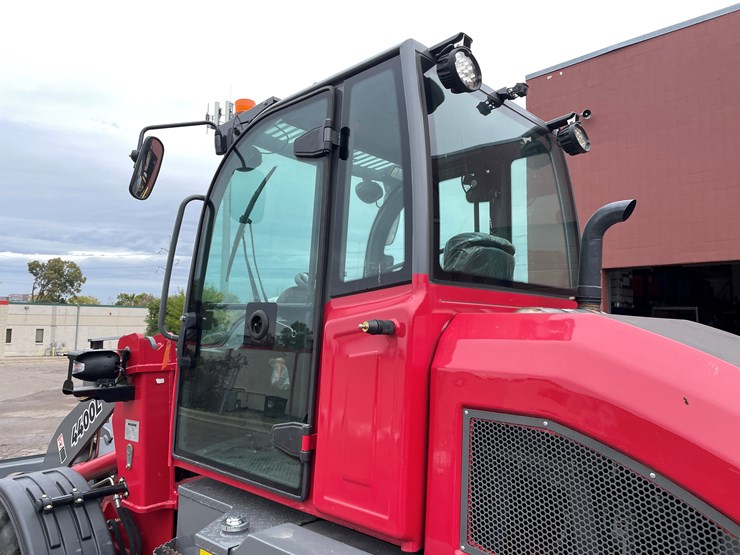 #5502-•-2024-magnum-4400l-wheel-loader-image-30