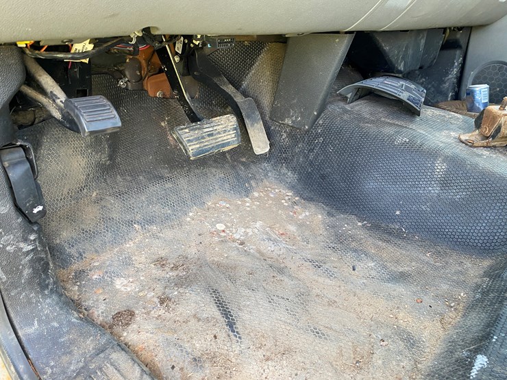 #1598-•-2010-chevy-silverado-1500-regular-cab-pickup-truck-(no-title)-image-46