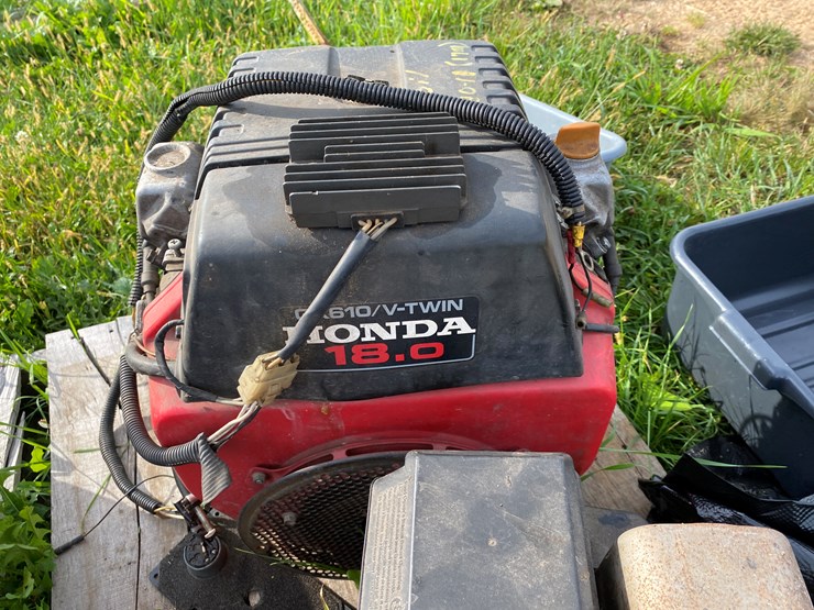 #1667-•-(4)-small-engines-&-gas-powered-pump-image-9