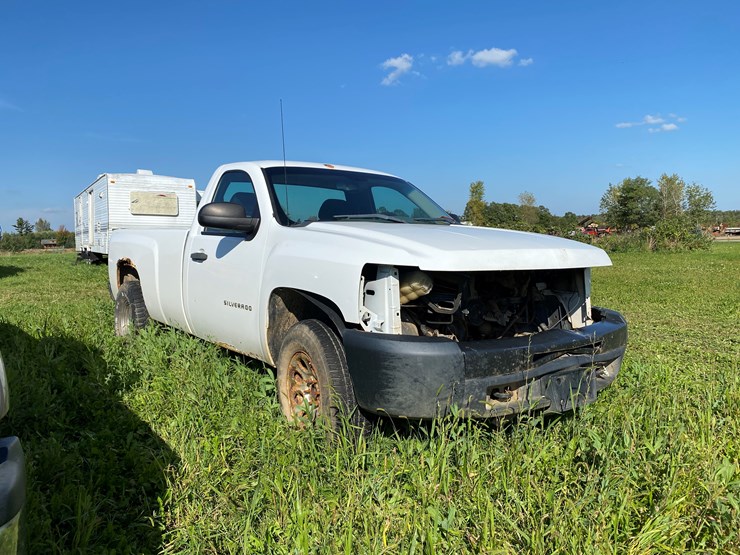 #1598-•-2010-chevy-silverado-1500-regular-cab-pickup-truck-(no-title)-image-7