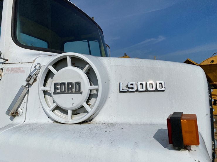 1987-ford-l9000-image-15