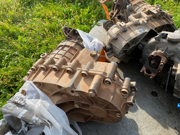 #1661-•-(4)-vehicle-transfer-cases-image-7