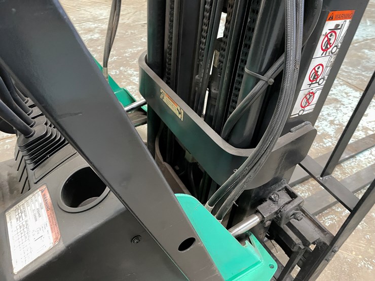 2018-mitsubishi-fgc25n-image-38