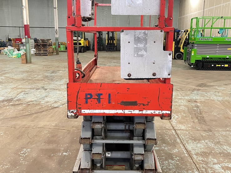 #5553-•-skyjack-sj226-scissor-lift-image-2