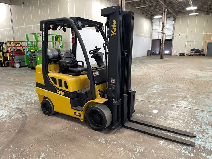 #5559-•-2017-yale-glc070-lp-forklift-image-3