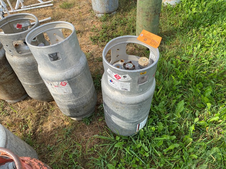 #1676-•-(4)-forklift-lp-tanks-image-4