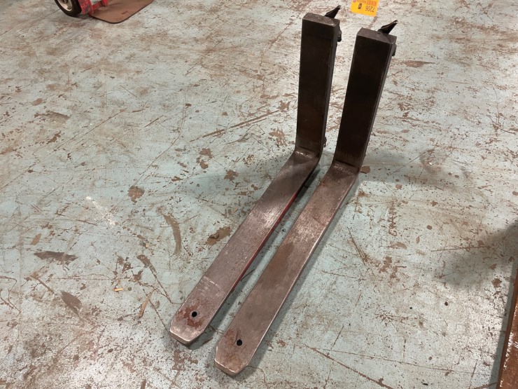 #7206-•-32"-x-4"-forklift-pallet-forks-image-1