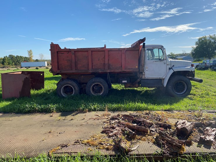 1982-international-dt466-image-5