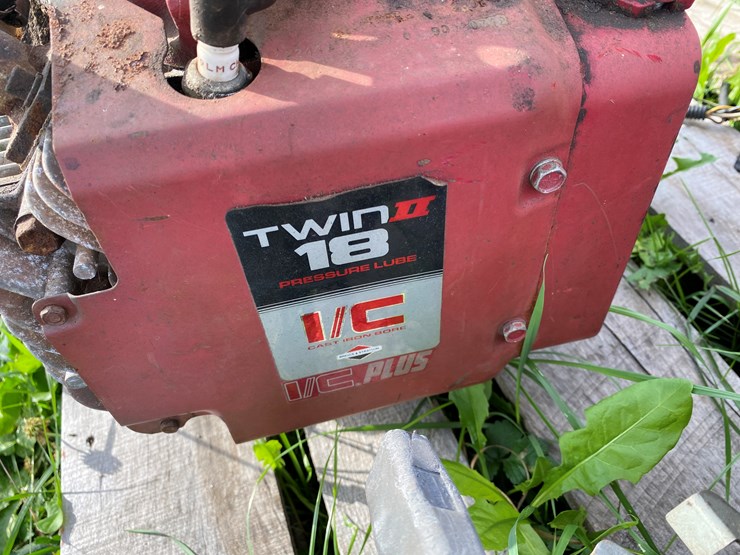 #1667-•-(4)-small-engines-&-gas-powered-pump-image-4