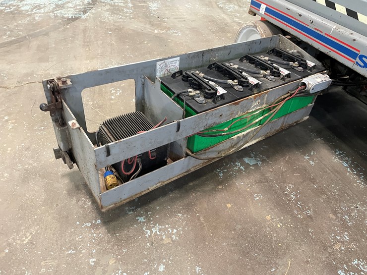 #5553-•-skyjack-sj226-scissor-lift-image-31