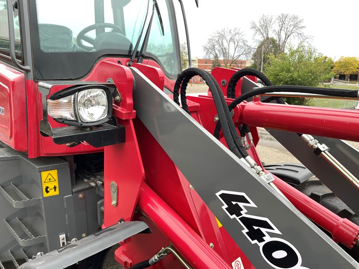 #5502-•-2024-magnum-4400l-wheel-loader-image-52