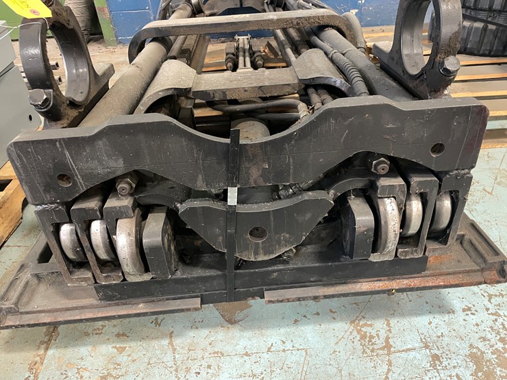 #7240-•-caterpillar-forklift-mast-image-12