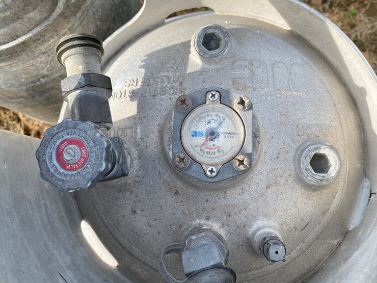 #1676-•-(4)-forklift-lp-tanks-image-7