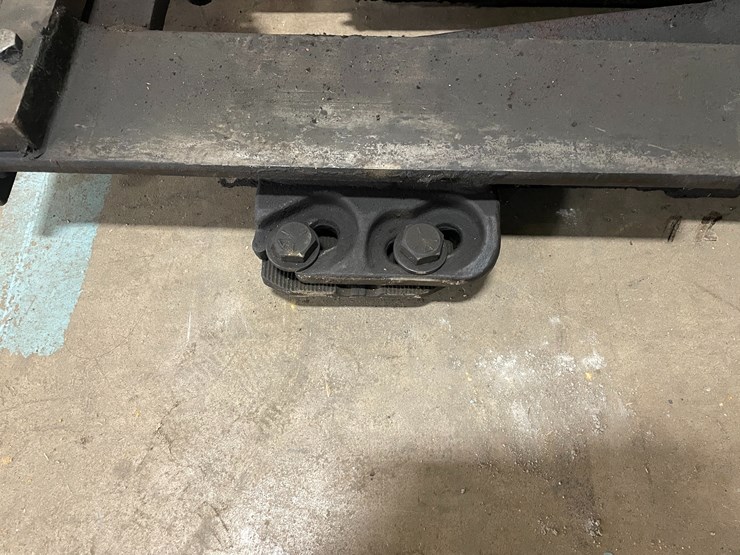 #7200-•-forklift-side-shift-plate-with-load-back-rest-image-6