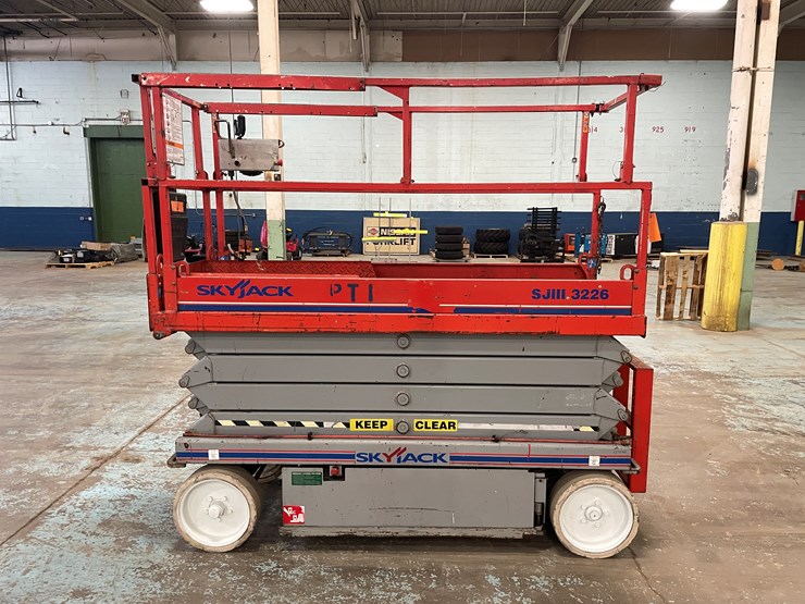 #5553-•-skyjack-sj226-scissor-lift-image-8