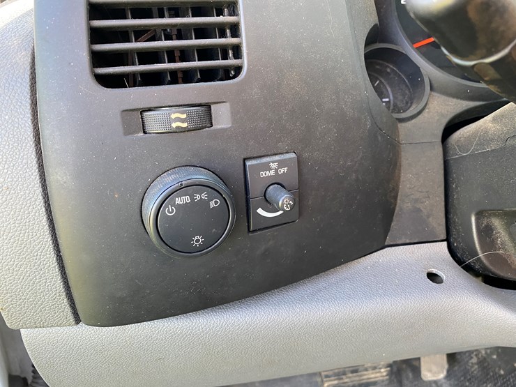 #1598-•-2010-chevy-silverado-1500-regular-cab-pickup-truck-(no-title)-image-54