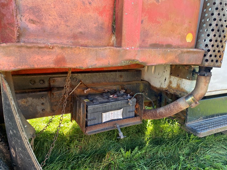 1982-international-dt466-image-35