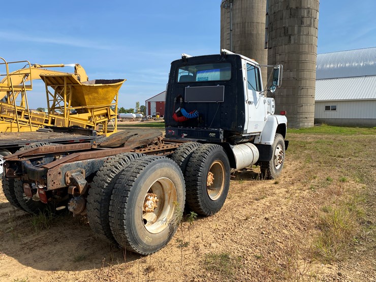 1987-ford-l9000-image-5