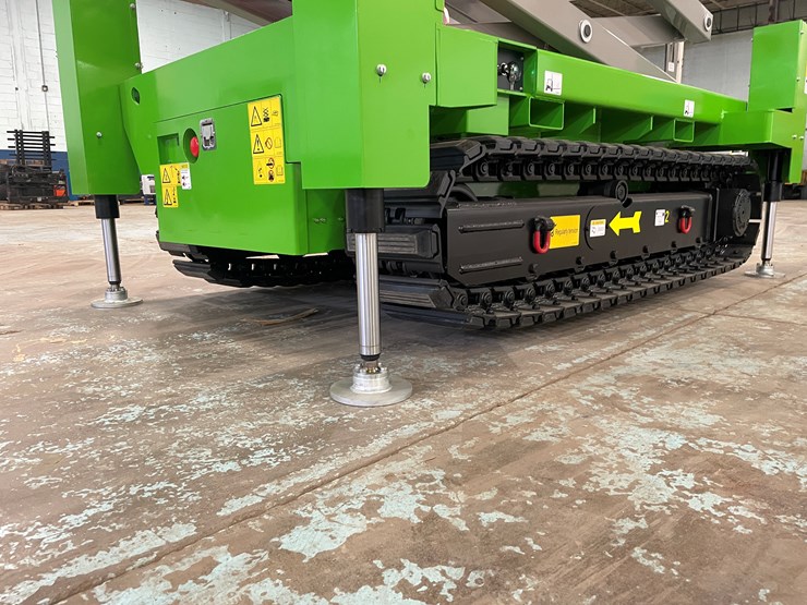 #5551-•-fronteq-fs6332tl-track-drive-scissor-lift-with-outriggers-image-55