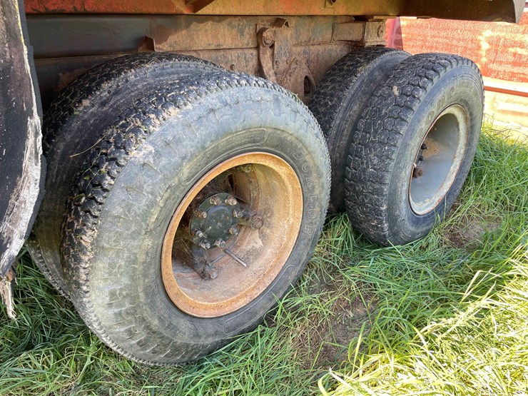 1982-international-dt466-image-56