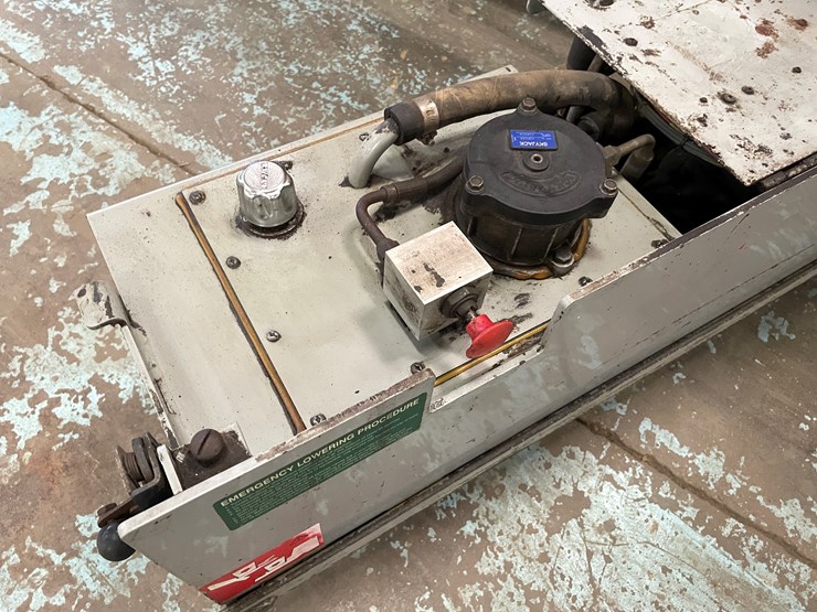 #5553-•-skyjack-sj226-scissor-lift-image-17