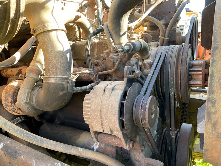 1982-international-dt466-image-48