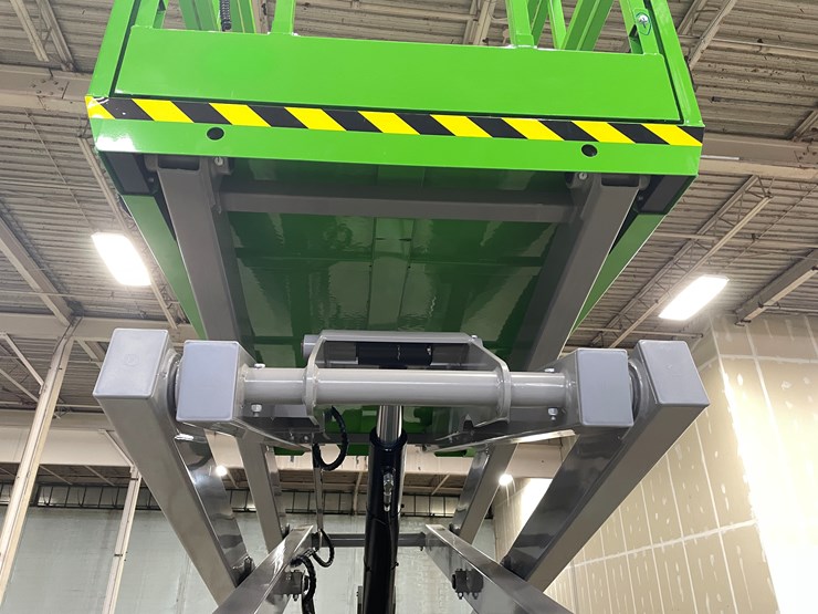 #5551-•-fronteq-fs6332tl-track-drive-scissor-lift-with-outriggers-image-58