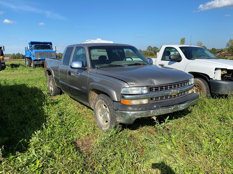 #1599-•-2000-chevy-silverado-1500-extended-cab-pickup-truck-(has-wi-title)-image-8
