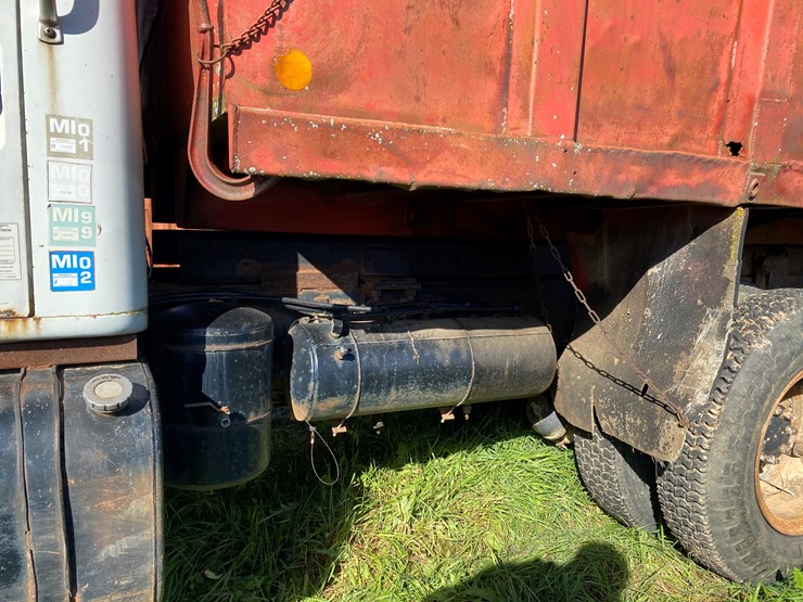 1982-international-dt466-image-17