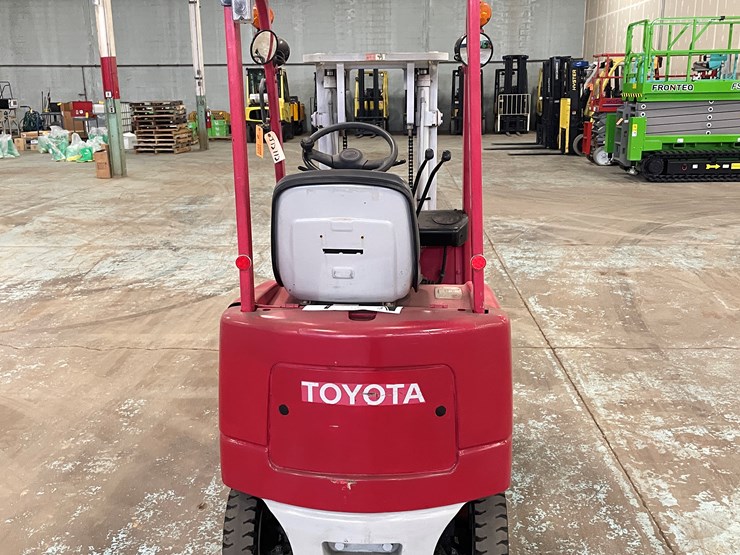 #5568-•-toyota-7-runner-1,500-lbs.-electric-forklift-image-6