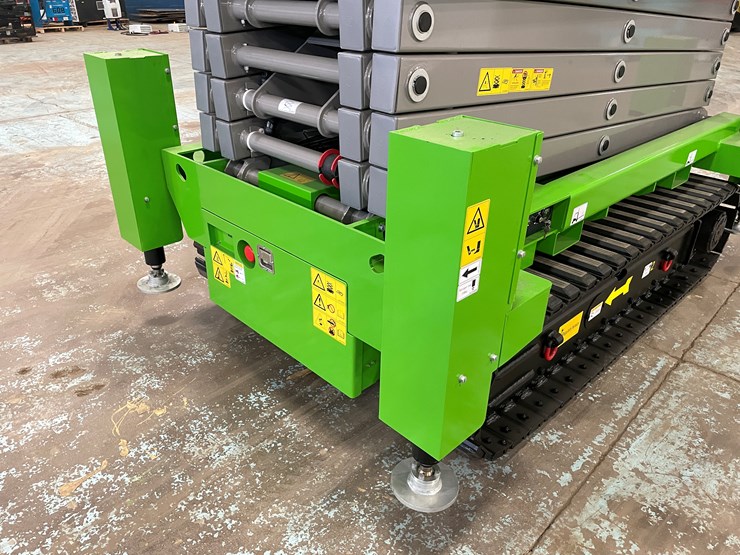 #5551-•-fronteq-fs6332tl-track-drive-scissor-lift-with-outriggers-image-11