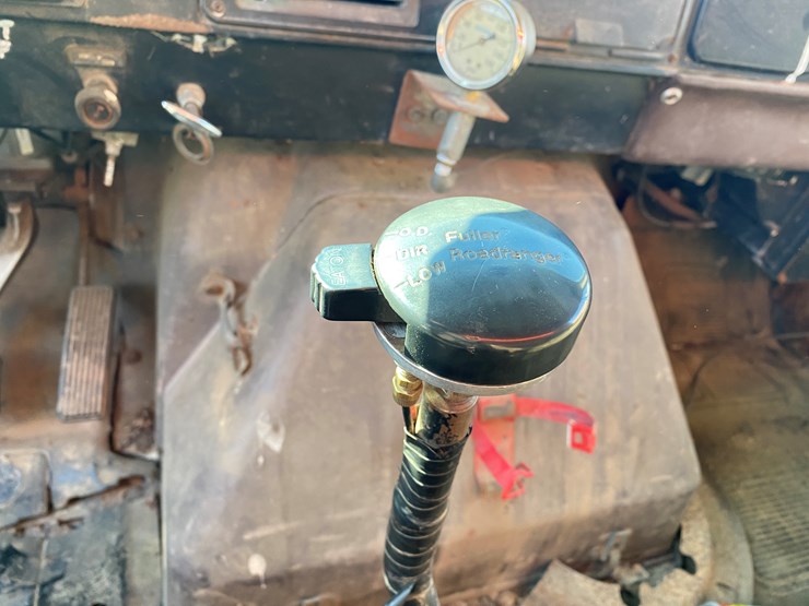 1982-international-dt466-image-39