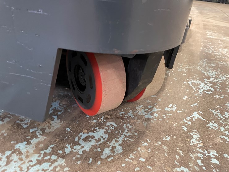 #5566-•-toyota-7bru18-ride-on-electric-reach-forklift-image-24