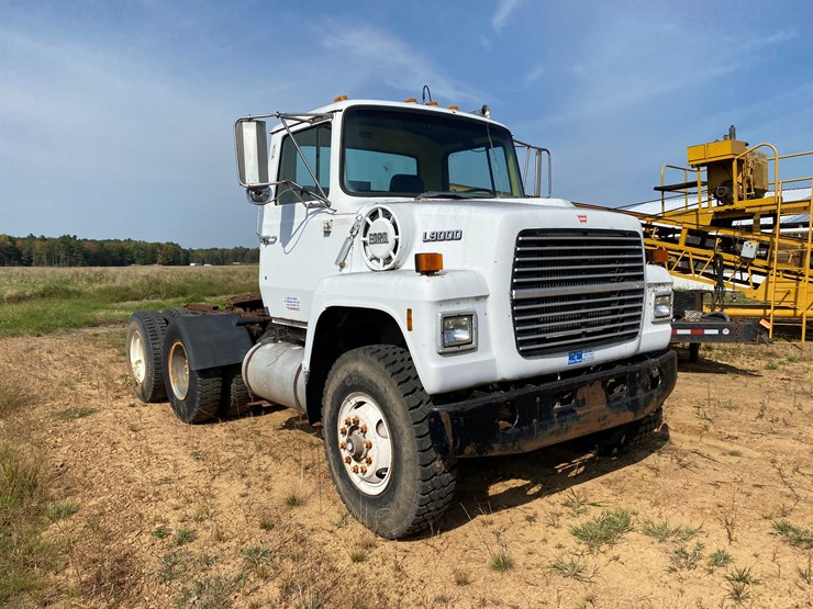 1987-ford-l9000-image-3