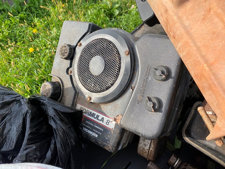 #1666-•-(5)-small-engines-&-various-parts-image-11