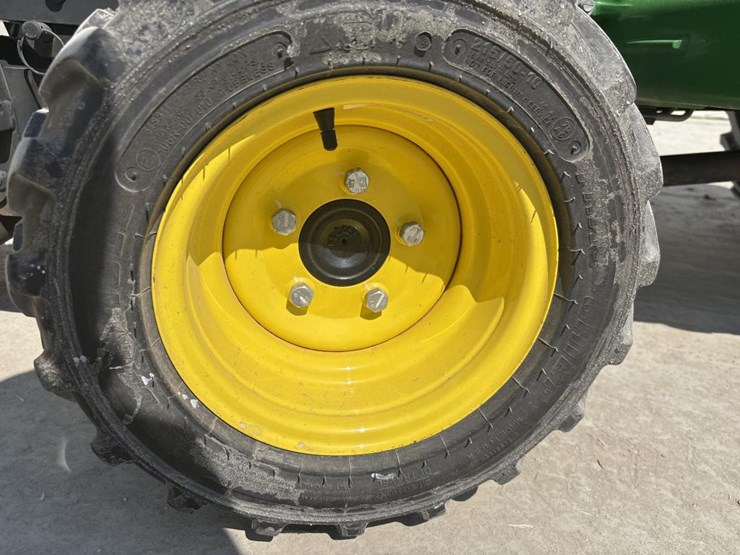 john-deere-1025r-image-27