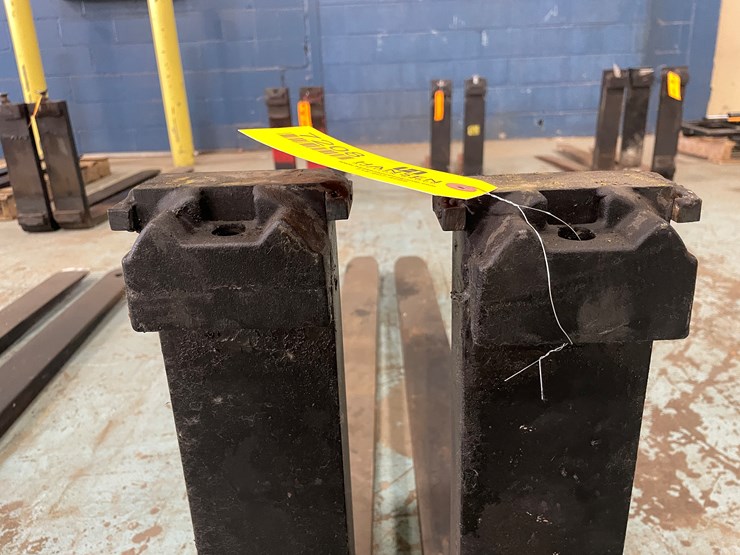 #7208-•-54"-x-4"-forklift-pallet-forks-image-6