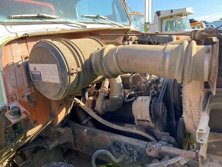 1982-international-dt466-image-47
