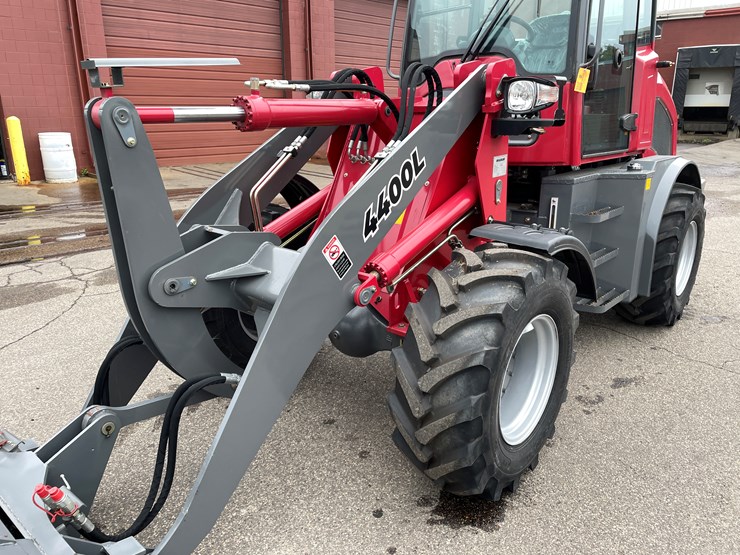 #5502-•-2024-magnum-4400l-wheel-loader-image-14