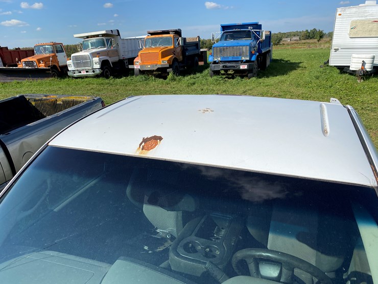 #1598-•-2010-chevy-silverado-1500-regular-cab-pickup-truck-(no-title)-image-44